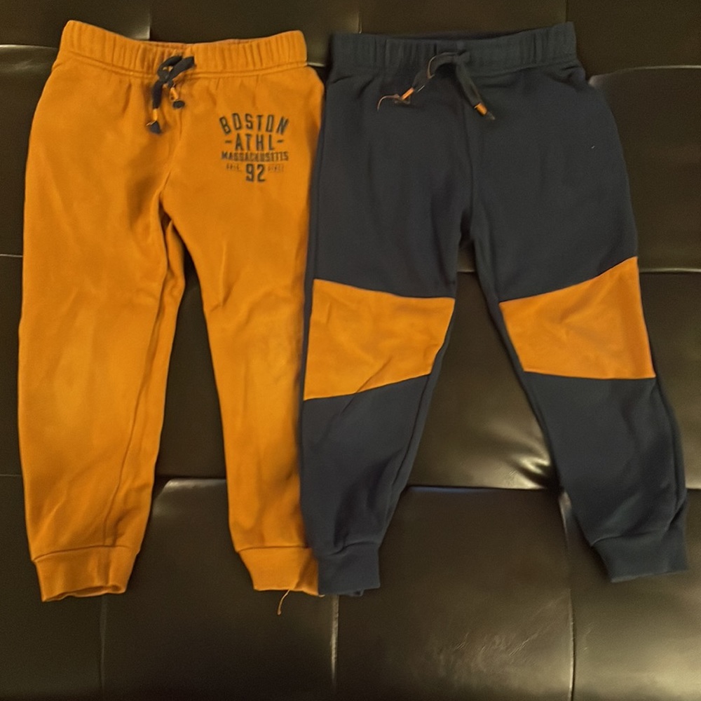 H&M Boys 3 piece sweatsuit- 5T/6 - Picture 3 of 5